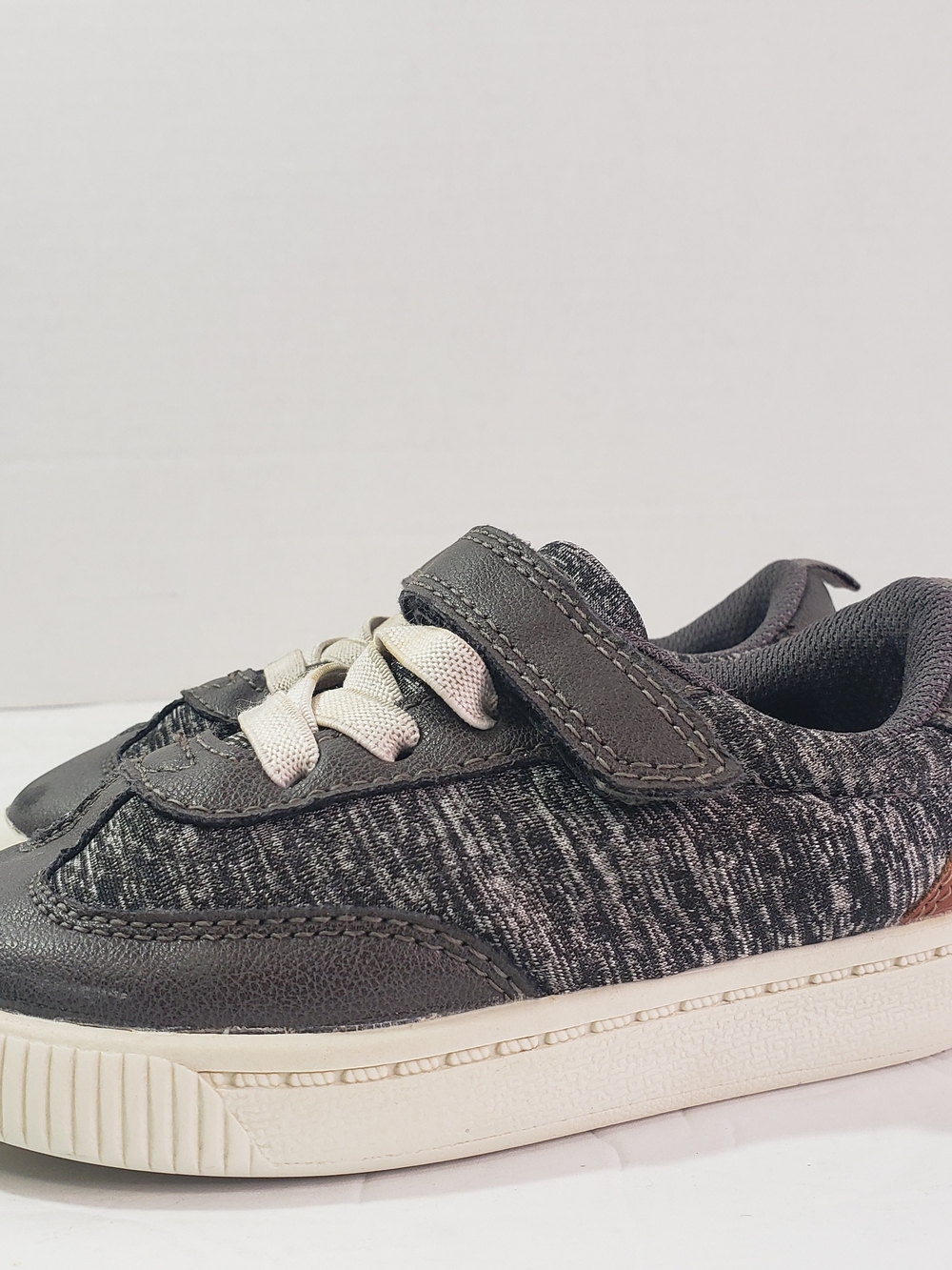 Carter's GUSTAV Gray and White Kids Hook/loop Sneakers, sz: 10, $10
